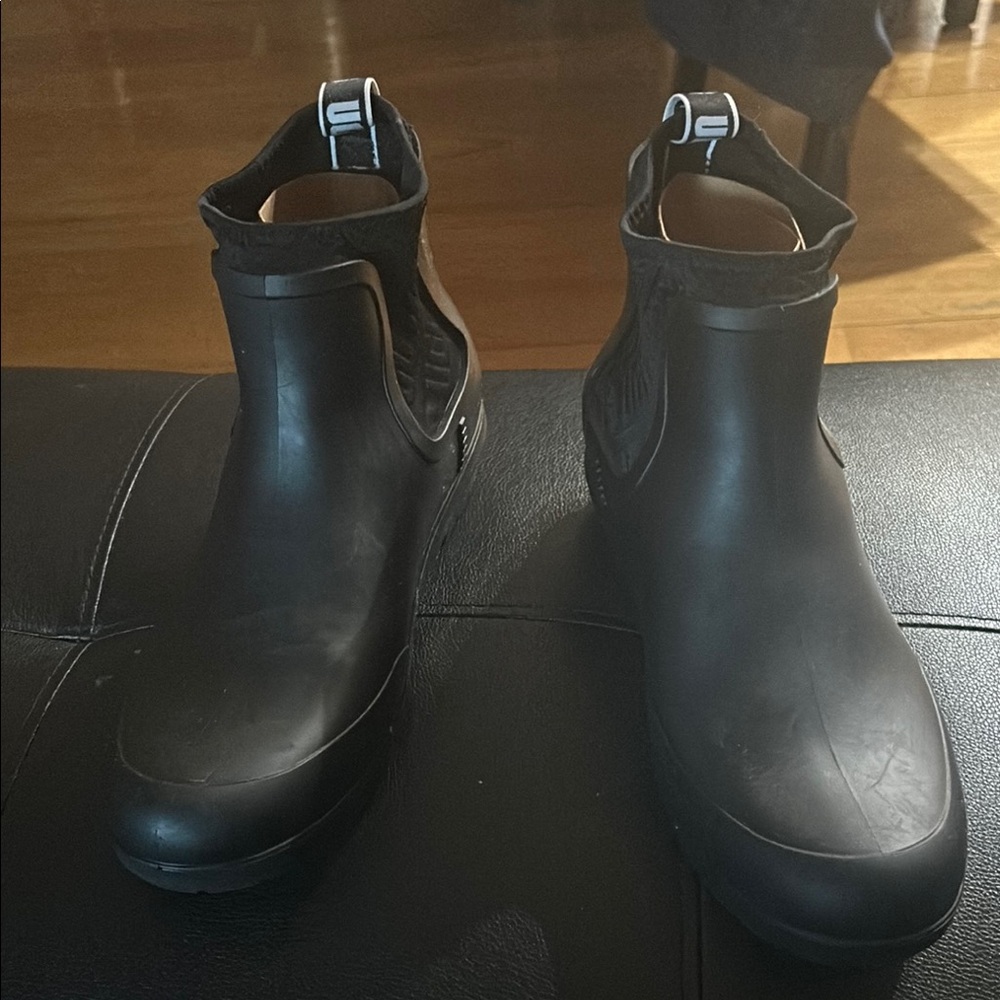 Sleek Black Ankle Boots with Rounded Toe and Buckle Straps